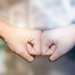 OpenAI对决谷歌:ChatAI搜索引擎即将亮相,行业竞争加剧-