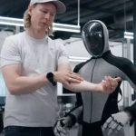 打假?OpenAI机器人因太真实被怀疑是人类假扮拍视频-